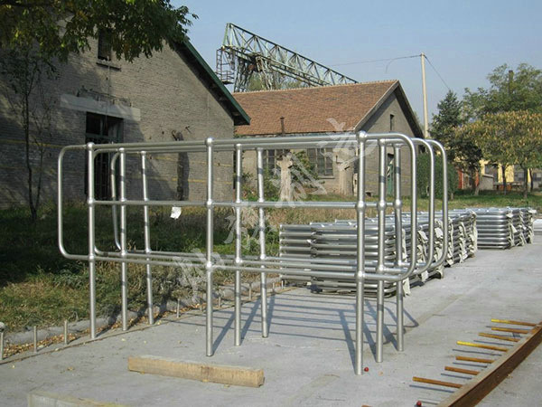 工業(yè)防護(hù)欄桿圖片3